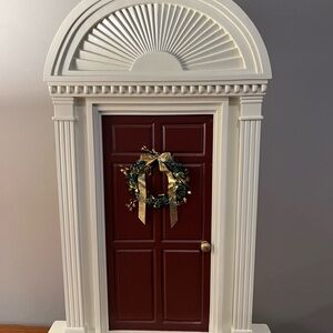 Byers Choice 2009 Door. Red with decorative wreath. See damage back lower right.